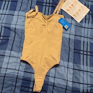NWT Shapewear  bodysuit size medium thong back